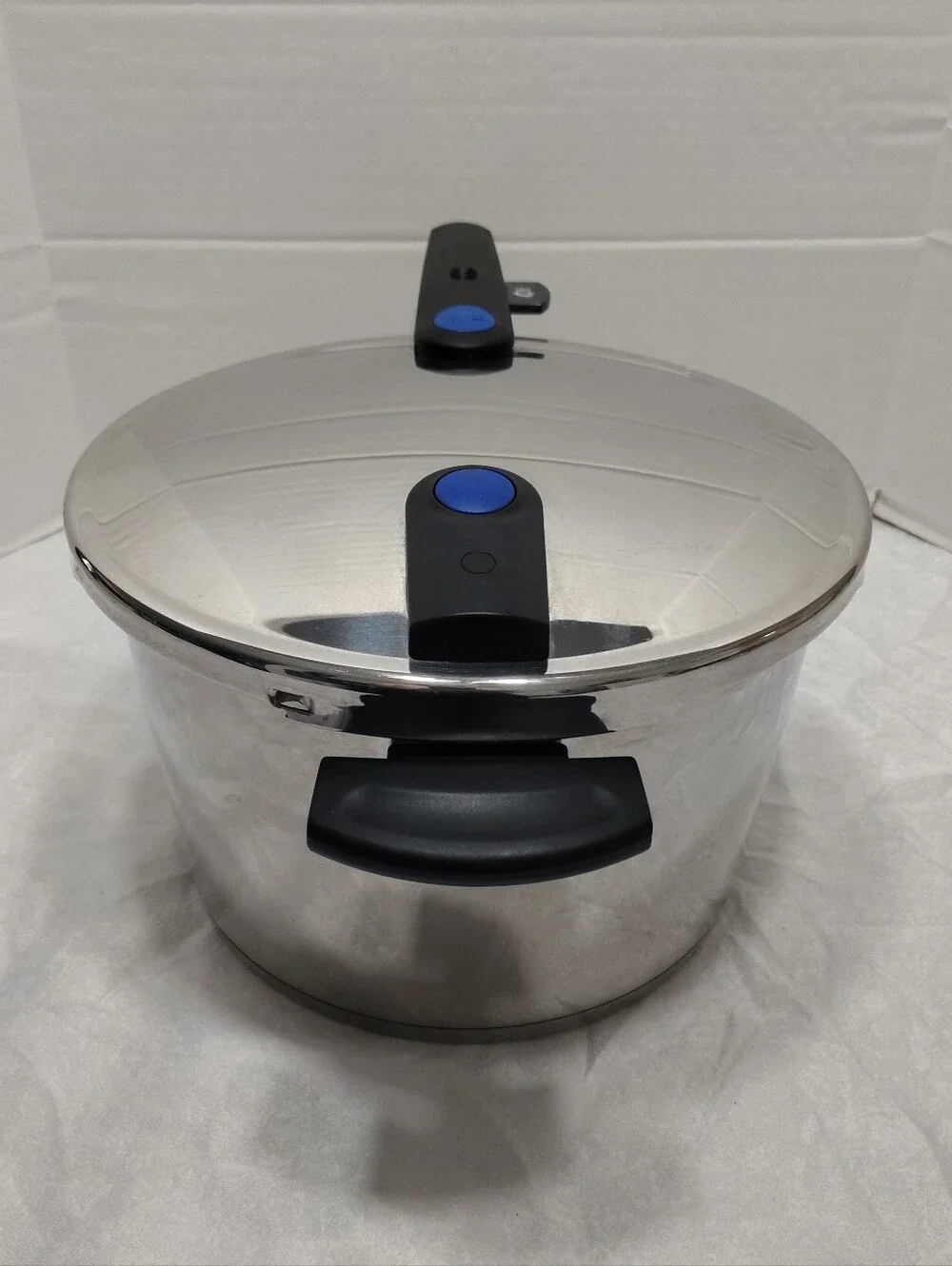 Fissler Vitaquick 8QT Premium Pressure Cooker Stainless Mande In Germany